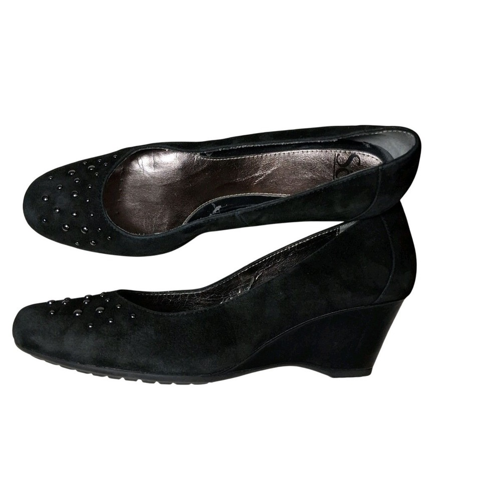 Sofft Womans Pumps Size‎ 8M Black Suede Leather Studded Slip On